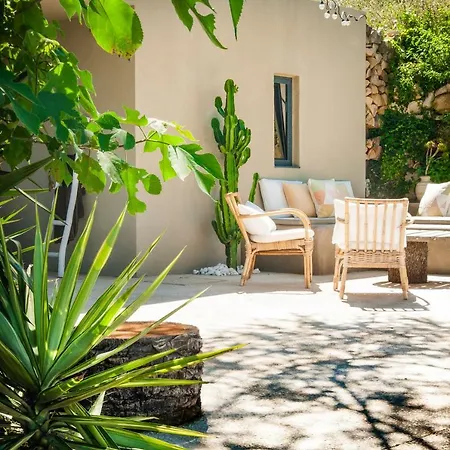 D'hotes Clos Du Petit Jesus Bed & Breakfast 4*