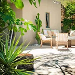 D'hotes Clos Du Petit Jesus Bed & Breakfast 4*